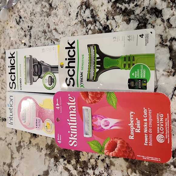 Razors girl/guy  duo - Picture 1 of 3